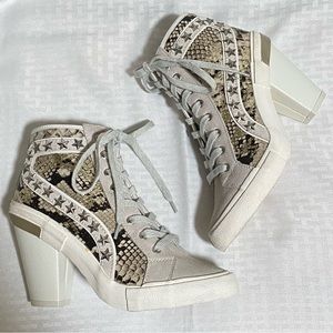 VINTAGE HAVANA SNAKE SKIN ANKLE BOOTIES NWOT